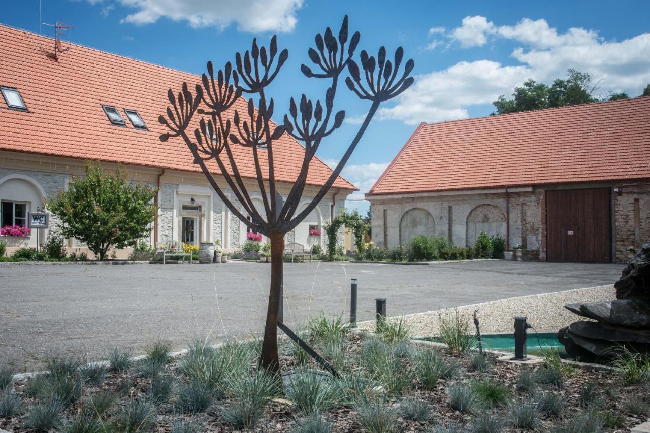 Na Kmine Hotel Obristvi Exterior foto