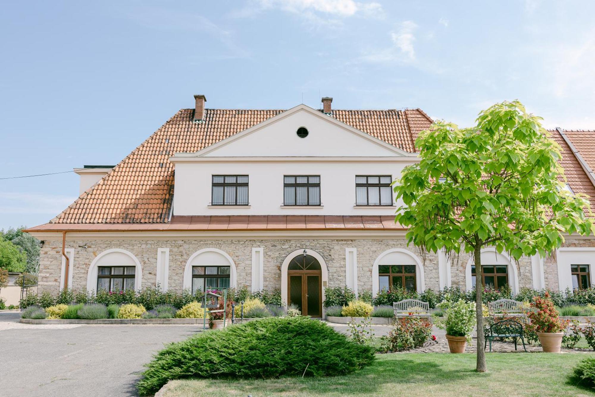 Na Kmine Hotel Obristvi Exterior foto
